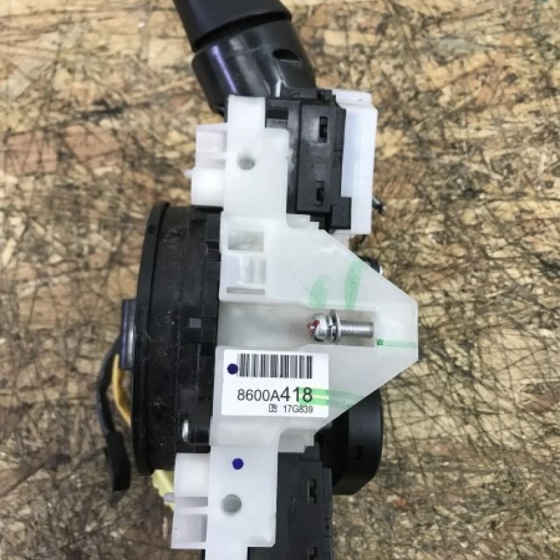 Spira volan cu manete / Mitsubishi L 200 L 200 2015 / Interior