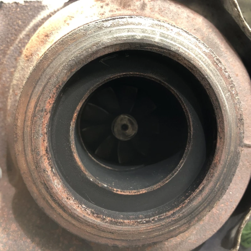 Turbosuflanta turbo turbina / Volkswagen Passat B7 2012 / Motor, racire si evacuare
