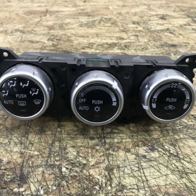 Climatronic / Mitsubishi L 200 L 200 2015 / Interior