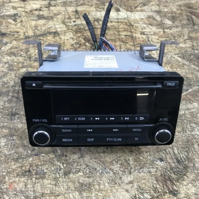 Radio CD / Mitsubishi L 200 L 200 2015 / Interior