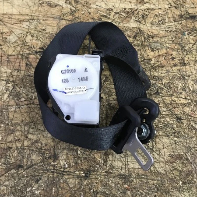 Centura dreapta spate / Mitsubishi L 200 L 200 2015 / Interior