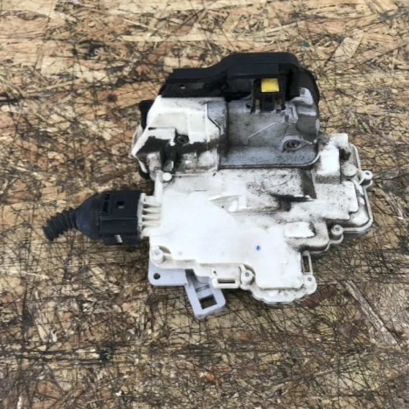 Iala broasca usa dreapta spate Audi 