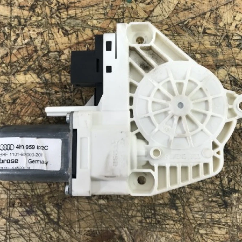 Motoras geam dreapta spate Audi 