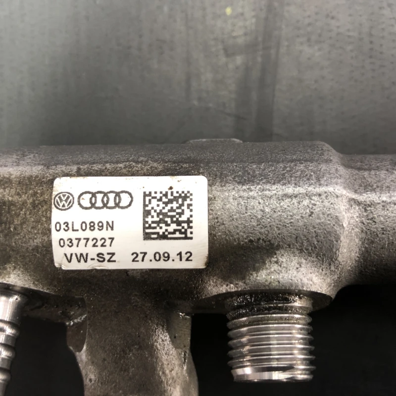 Rampa injectoare cu senzor / Volkswagen Passat B7 2012 / Motor, racire si evacuare