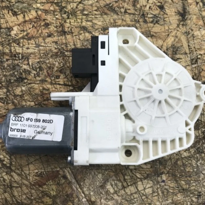 Motoras usa dreapta spate Audi 