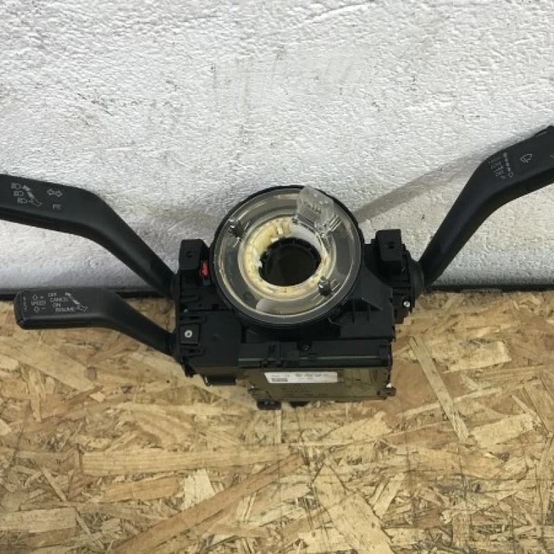 Spira volan cu manete / Volkswagen Passat B6 2008 / Interior