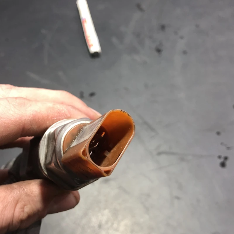 Rampa injectoare cu senzor / Volkswagen Passat B7 2012 / Motor, racire si evacuare