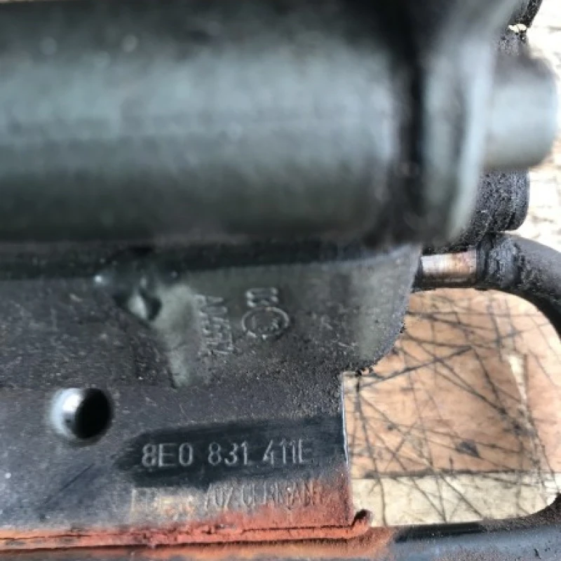 Balamale usa stanga fata / Audi A6 C6 2007 / Caroserie, oglinzi si faruri