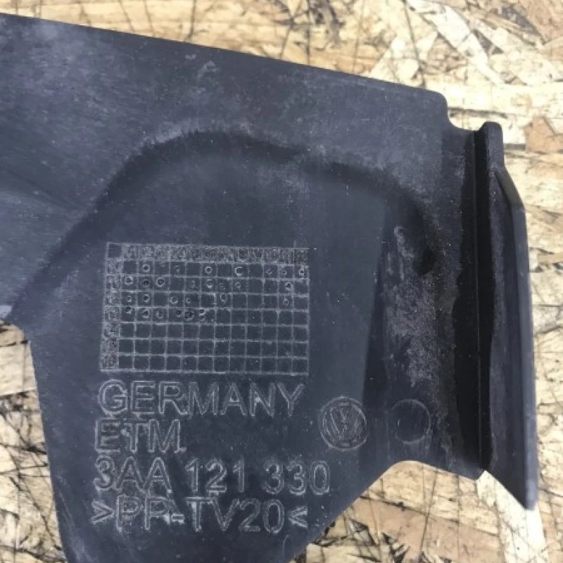 Deflector radiator / Volkswagen Passat B7 2014 / Caroserie, oglinzi si faruri