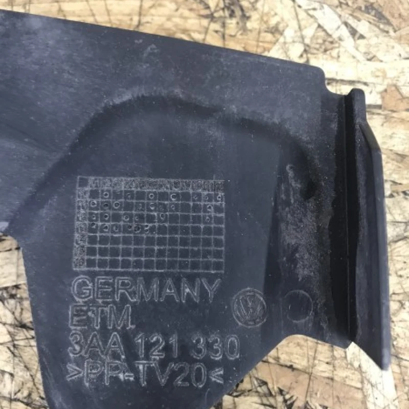 Deflector radiator / Volkswagen Passat B7 2014 / Caroserie, oglinzi si faruri