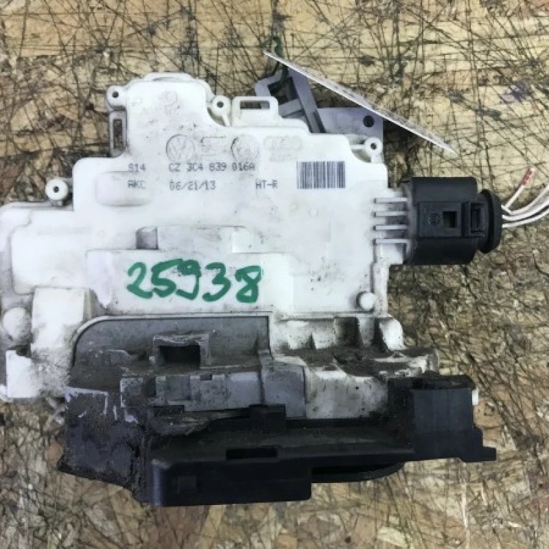 Iala broasca usa dreapta spate / Volkswagen Passat B7 2014 / Caroserie, oglinzi si faruri