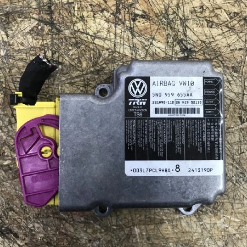 Calculator airbag / Volkswagen Passat B7 2014 / Audio si electronice