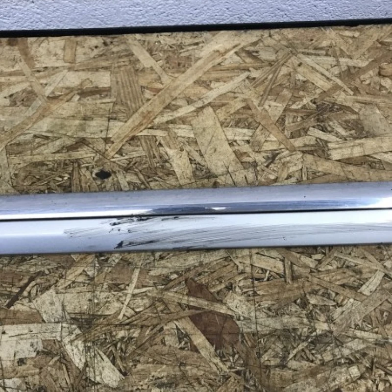 Bandou usa stanga fata / Volkswagen Passat B7 2014 / Caroserie, oglinzi si faruri