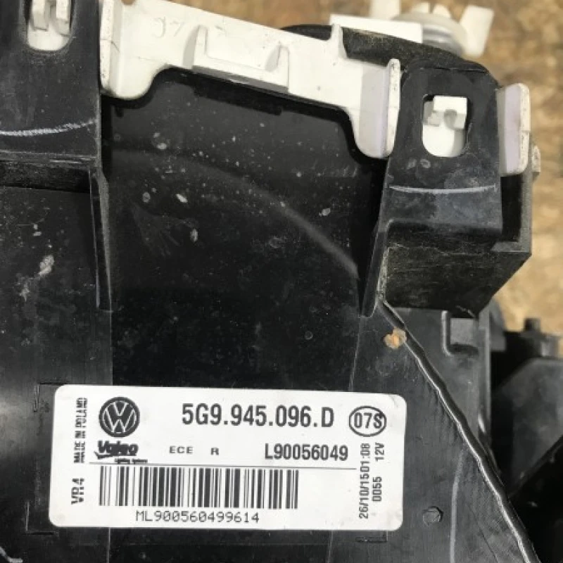 Stop dreapta / Volkswagen Golf MK7 Alltrack 2016 / Caroserie, oglinzi si faruri
