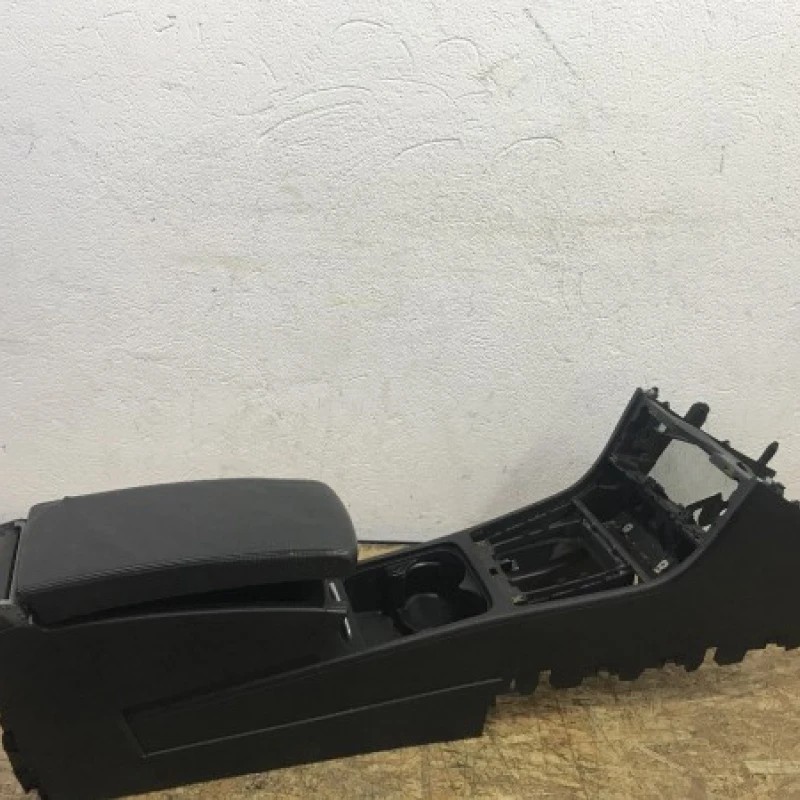 Cotiera centrala Volkswagen Passat B7 2014