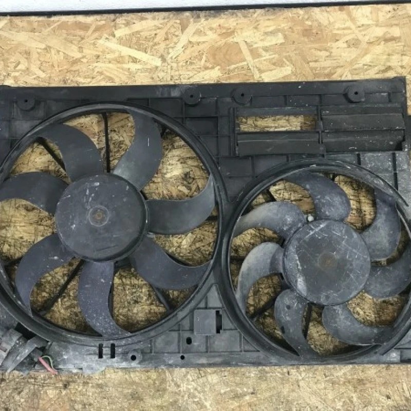 Electroventilator / Volkswagen Passat B7 2014 / Caroserie, oglinzi si faruri