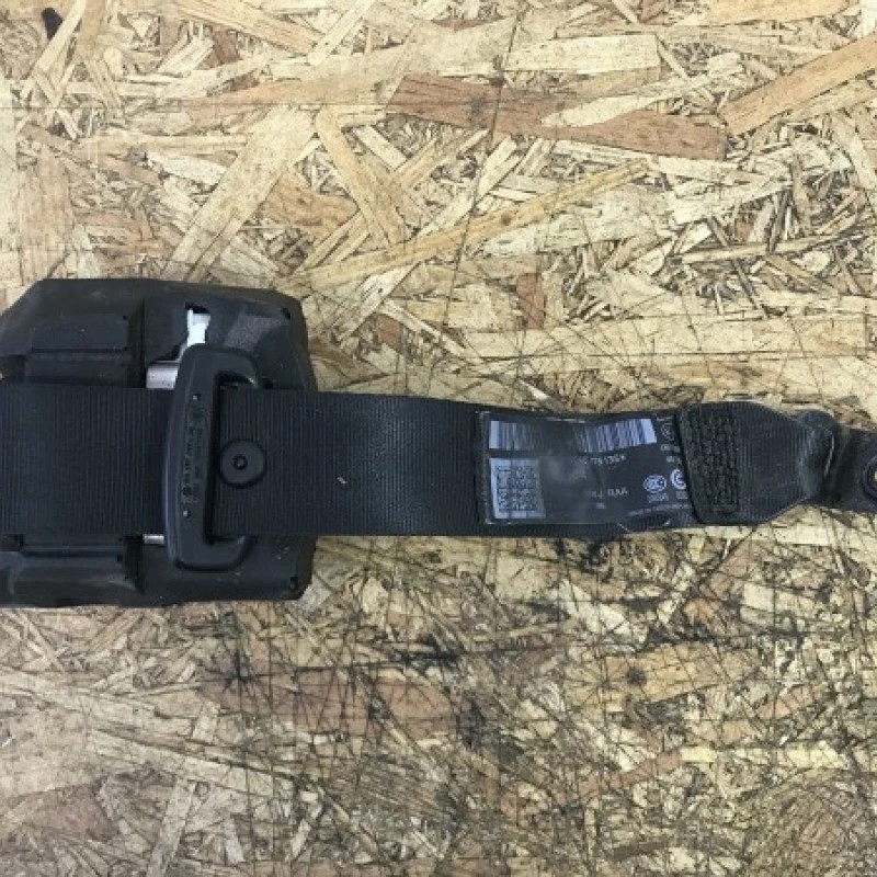 Centura dreapta spate / Volkswagen Passat B7 2014 / Caroserie, oglinzi si faruri