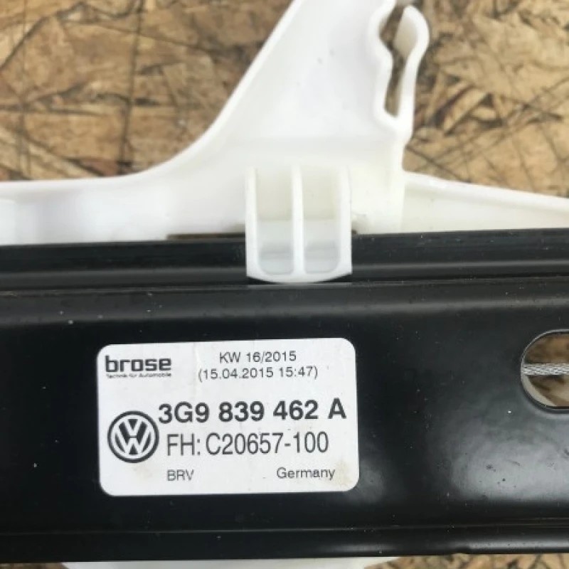 Macara geam usa dreapta spate / Volkswagen Passat B8 2016 / Caroserie, oglinzi si faruri