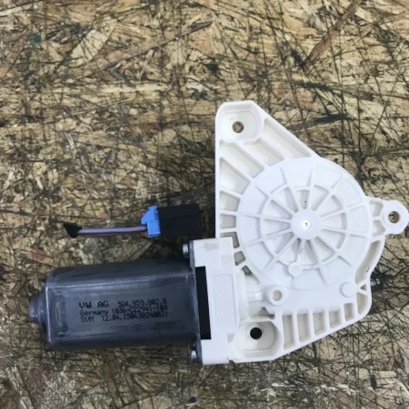 Motoras usa dreapta fata Volkswagen Passat B8 2016