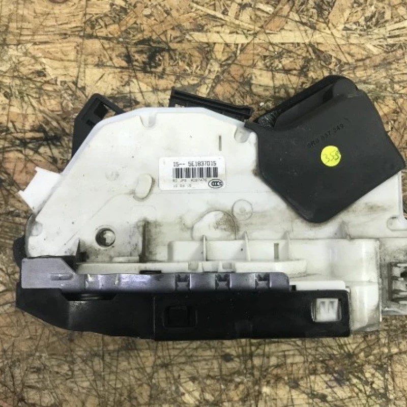 Iala broasca usa stanga fata / Volkswagen Passat B8 2016 / Caroserie, oglinzi si faruri