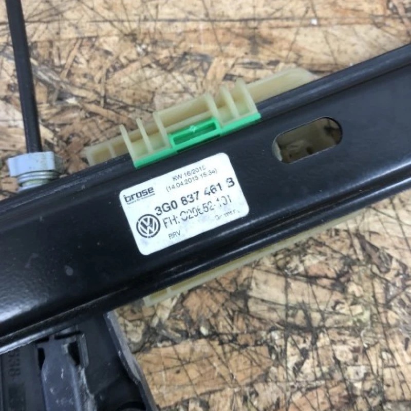 Macara geam usa stanga fata / Volkswagen Passat B7 2012 / Caroserie, oglinzi si faruri