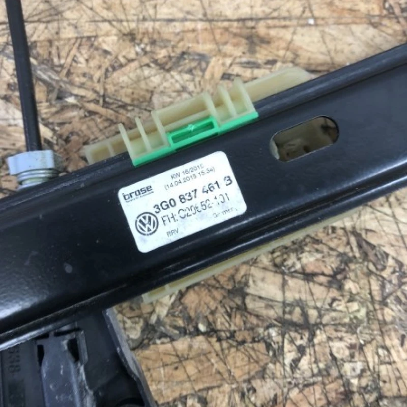 Macara geam usa stanga fata / Volkswagen Passat B7 2012 / Caroserie, oglinzi si faruri
