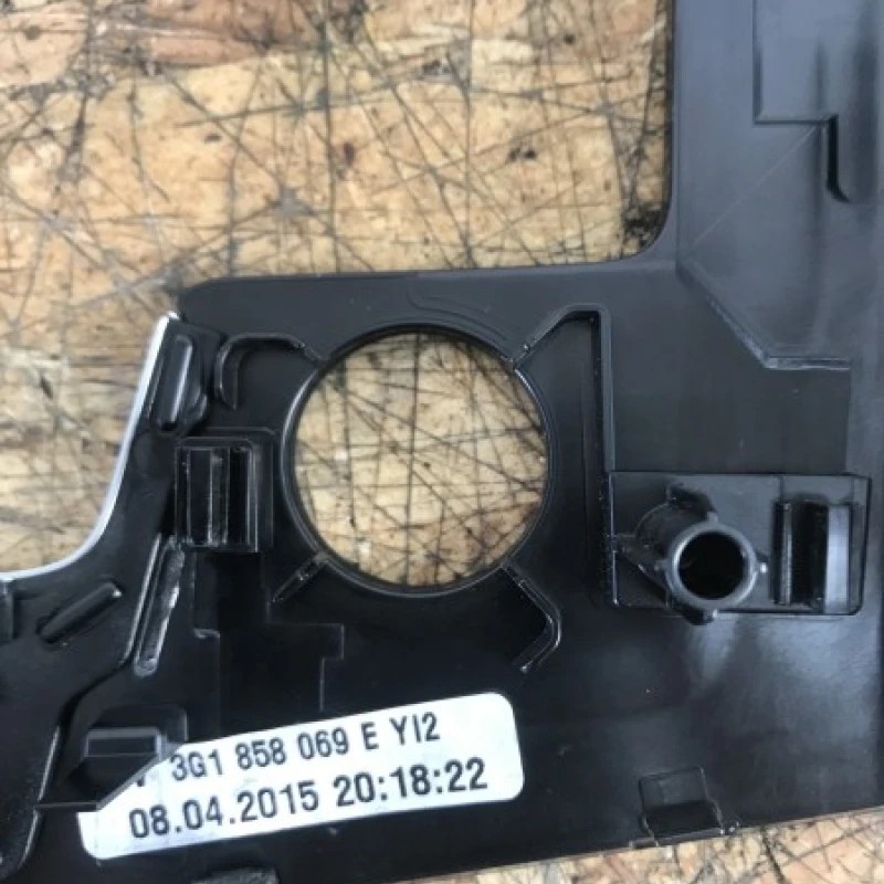 Trim / Volkswagen Passat B8 2016 / Interior