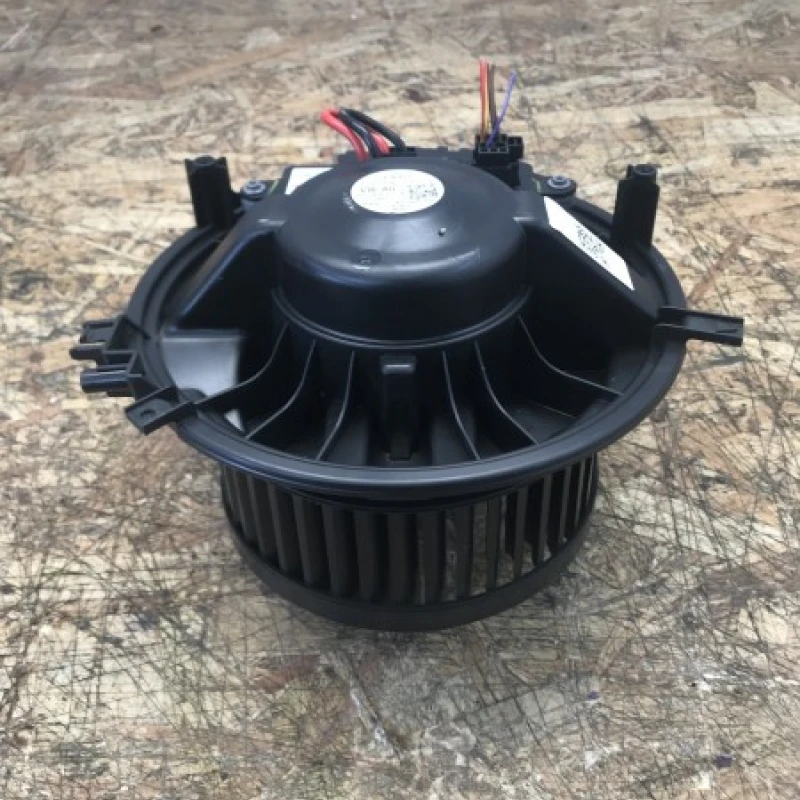 Ventilator aeroterma bord / Volkswagen Passat B8 2016 / Interior