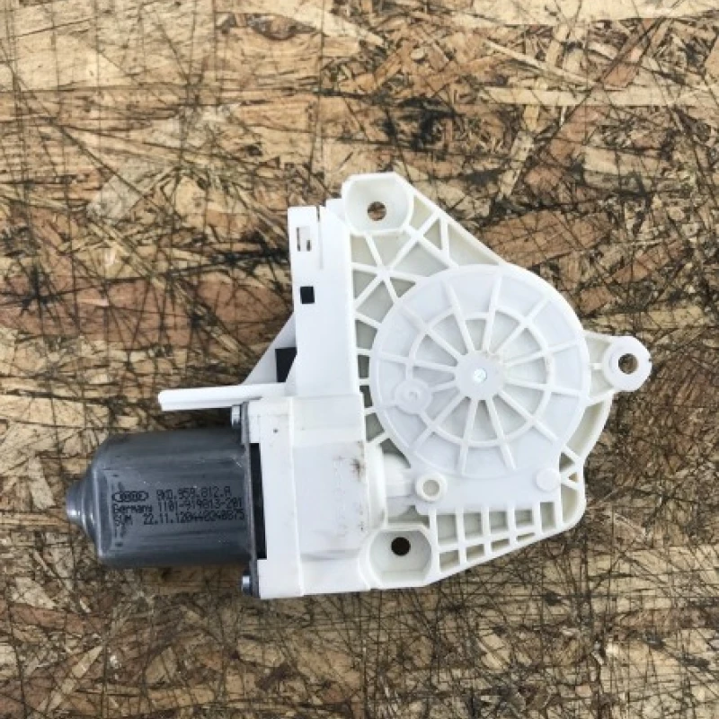 Motoras usa dreapta spate Audi 