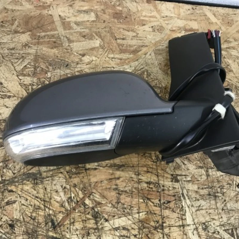 Oglinda dreapta fata cu semnalizare / Volkswagen Golf Plus MK6 2011 / Caroserie, oglinzi si faruri