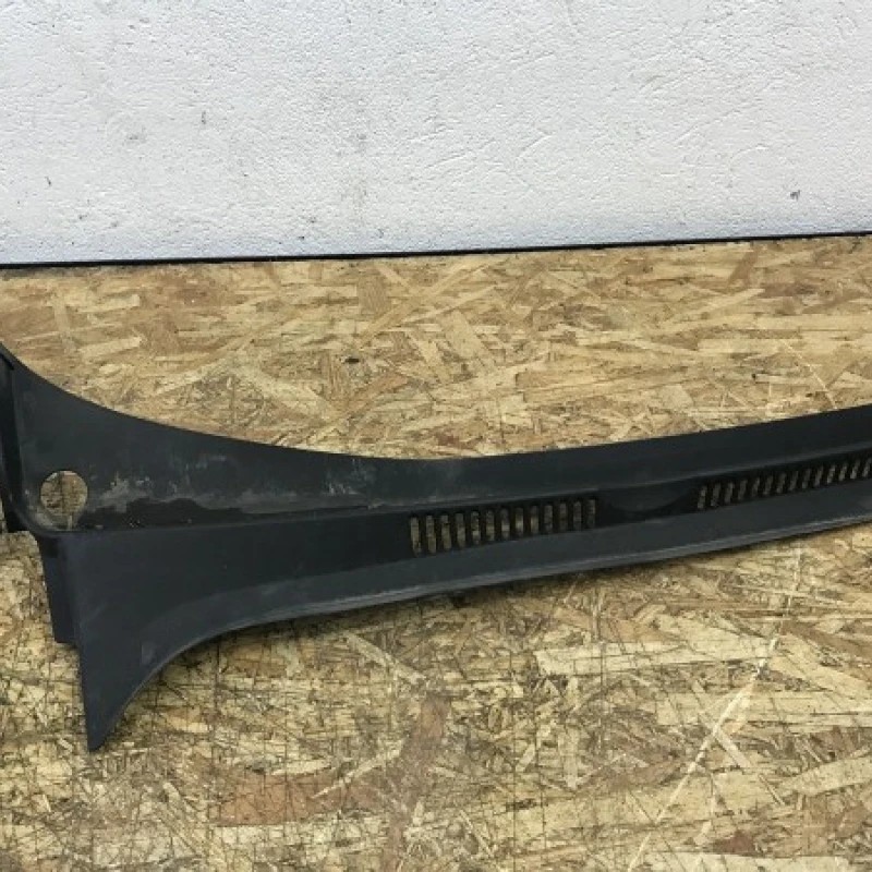Grila stergatoar dreapta Volkswagen Golf Plus MK6 2011