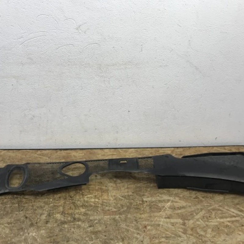 Grila stergatoare / Audi A4 B8 2013 / Caroserie, oglinzi si faruri