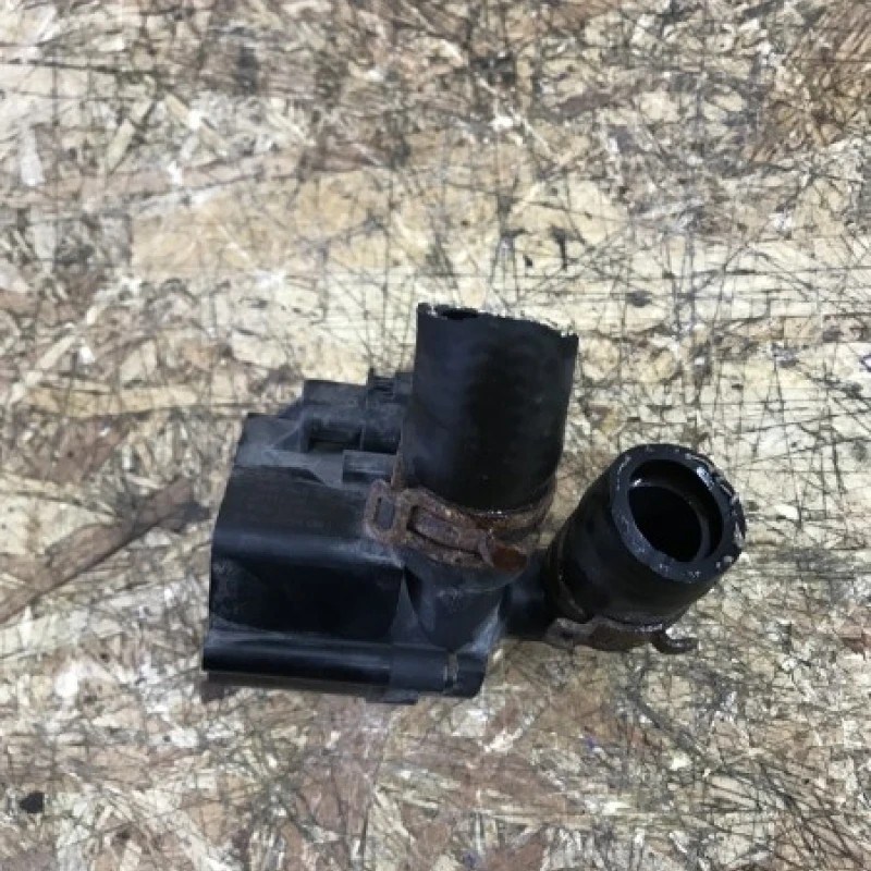 Pompa recirculare apa Volkswagen Tiguan 5N 2009