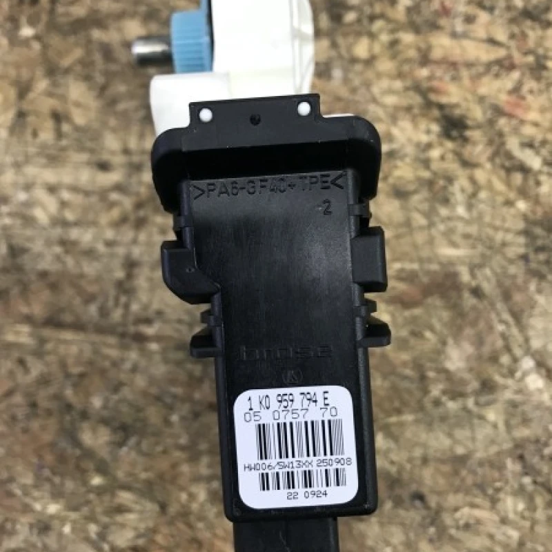 Motoras confort geam dreapta spate / Volkswagen Tiguan 5N 2009 / Caroserie, oglinzi si faruri