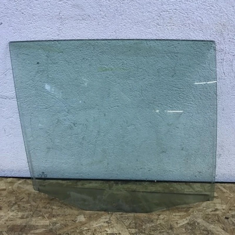 Geam dreapta spate / Volkswagen Tiguan 5N 2009 / Caroserie, oglinzi si faruri