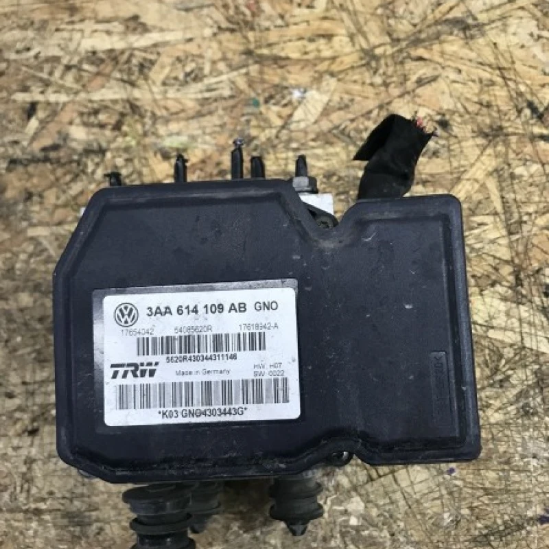 Pompa ABS / Volkswagen Passat B7 2012 / Frane