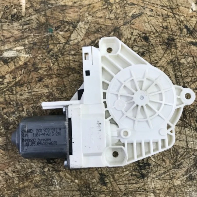 Motoras usa dreapta spate Audi 