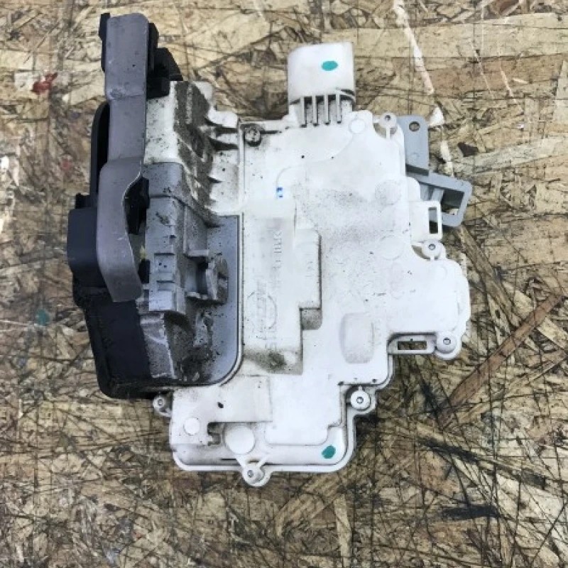 Iala broasca stanga spate Audi A4 B8 2009