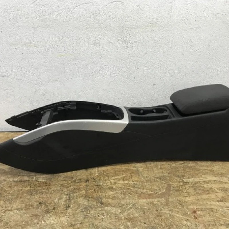 Cotiera centrala / Audi A4 B8 2009 / Caroserie, oglinzi si faruri