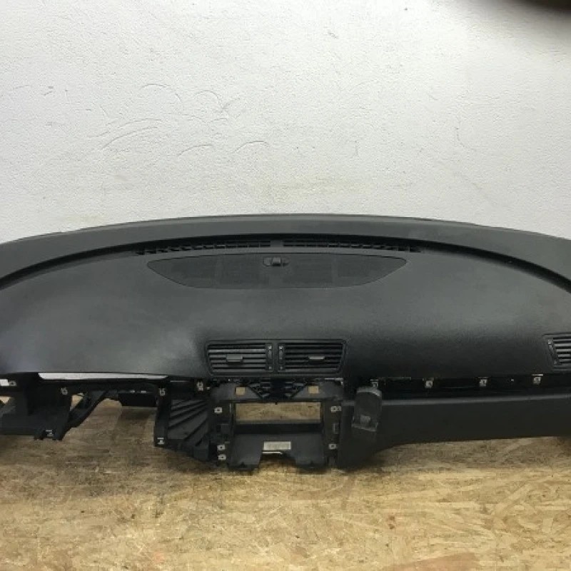 Plansa bord / Volkswagen Passat B6 2010 / Caroserie, oglinzi si faruri