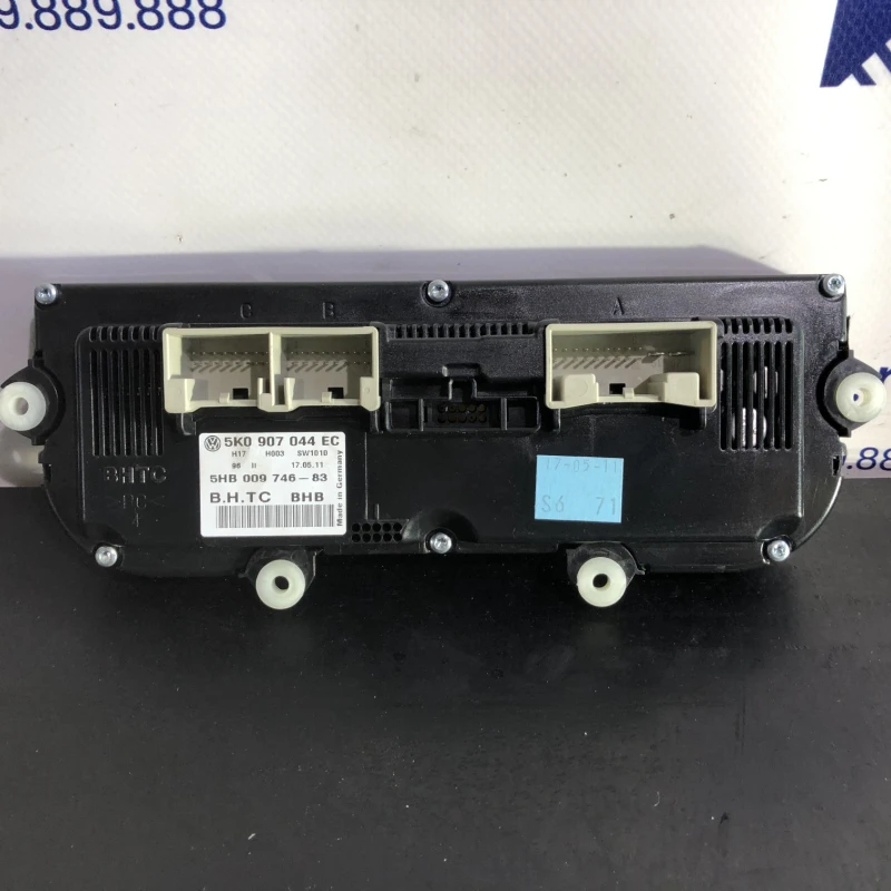 Panou climatronic / Volkswagen Passat B7 2012 / Climatizare
