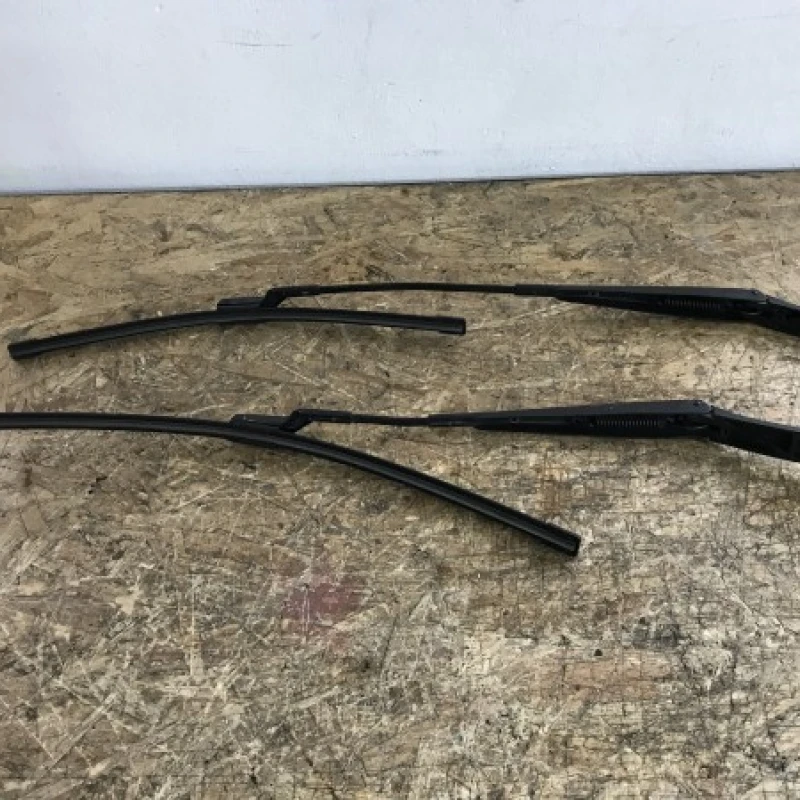Stergatoare parbriz / Volkswagen Passat B6 2010 / Caroserie, oglinzi si faruri