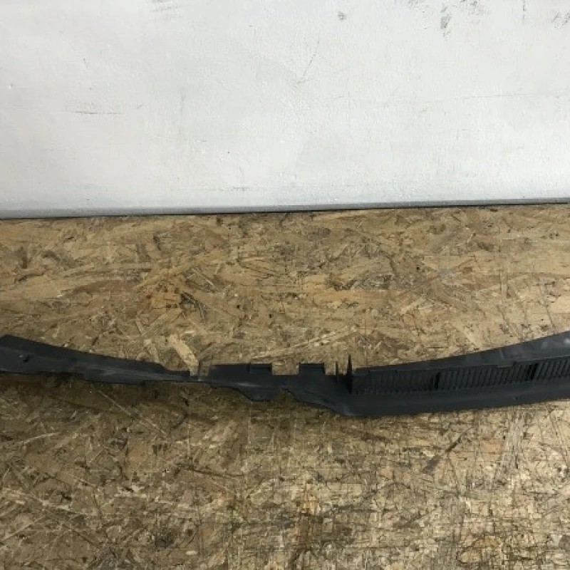 Deflector central Volkswagen Passat B6 2010