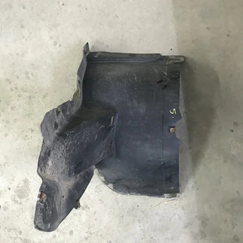 Carenaj mic stanga fata / Volkswagen Passat B6 2010 / Caroserie, oglinzi si faruri