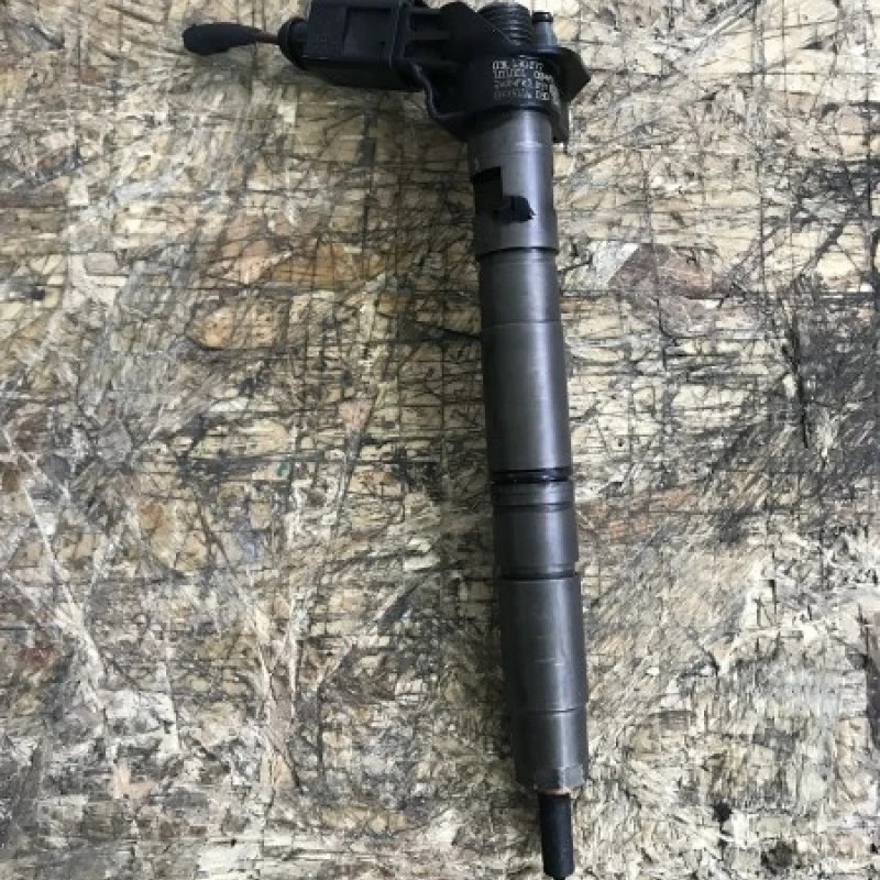 Injector Volkswagen Passat B6 2010