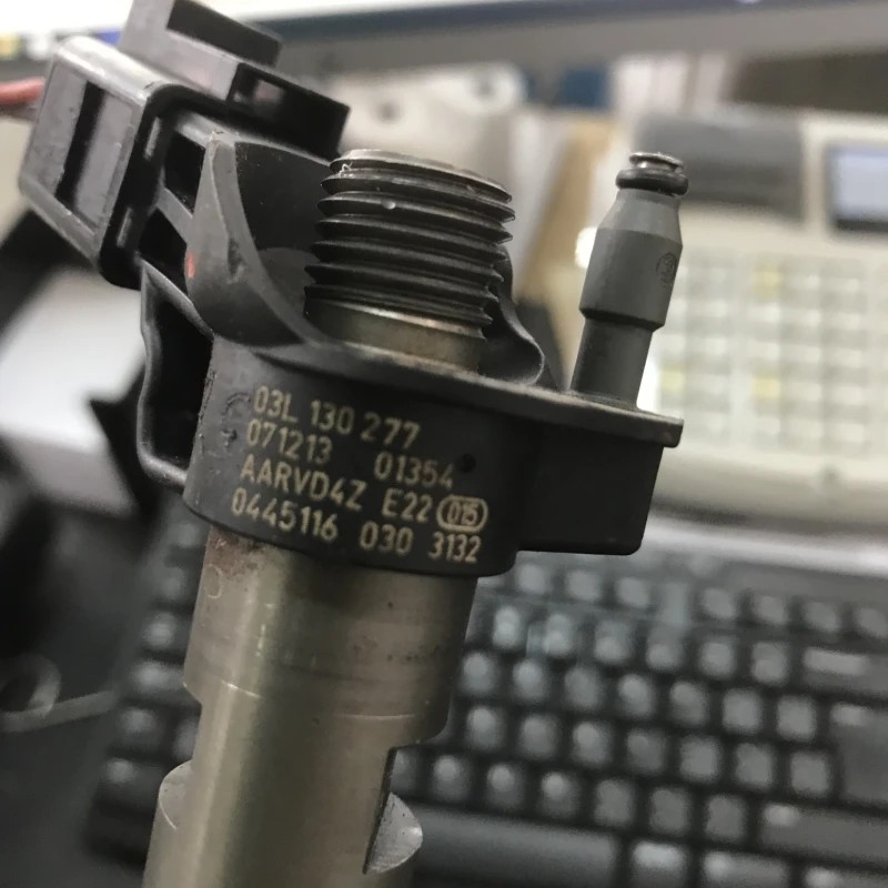 Injector / Volkswagen Passat B6 2010 / Motor, racire si evacuare