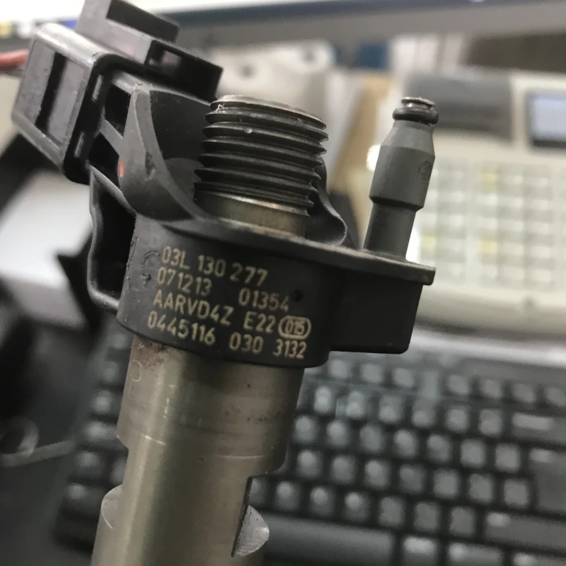 Injector / Volkswagen Passat B6 2010 / Motor, racire si evacuare