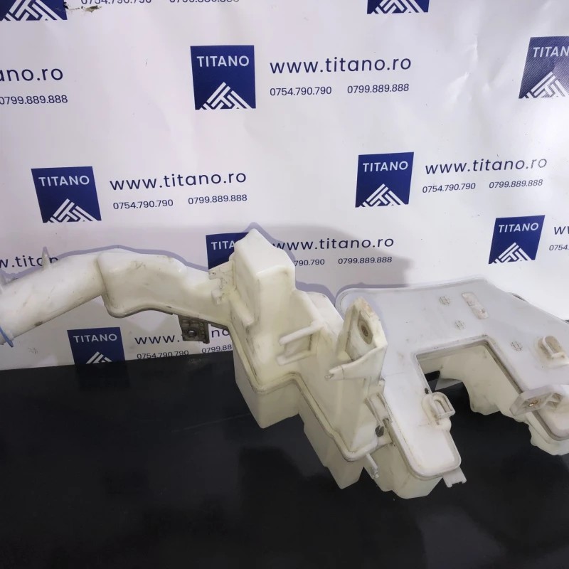 Vas lichid parbriz strop gel / Volkswagen Passat B7 2012 / Caroserie, oglinzi si faruri