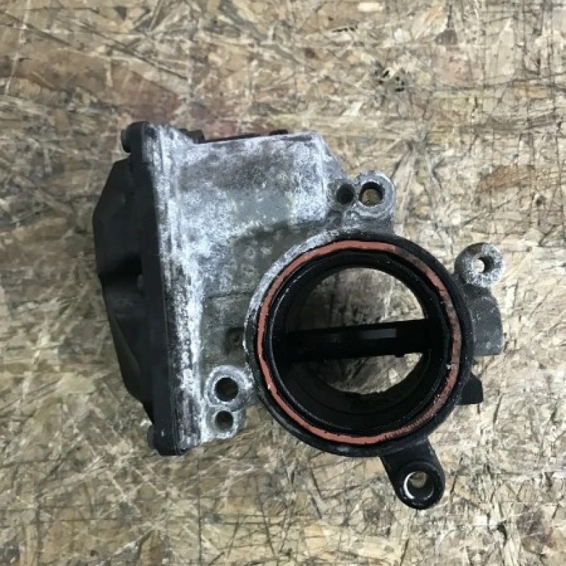 Clapeta acceleratie / Volkswagen Passat B6 2010 / Motor, racire si evacuare
