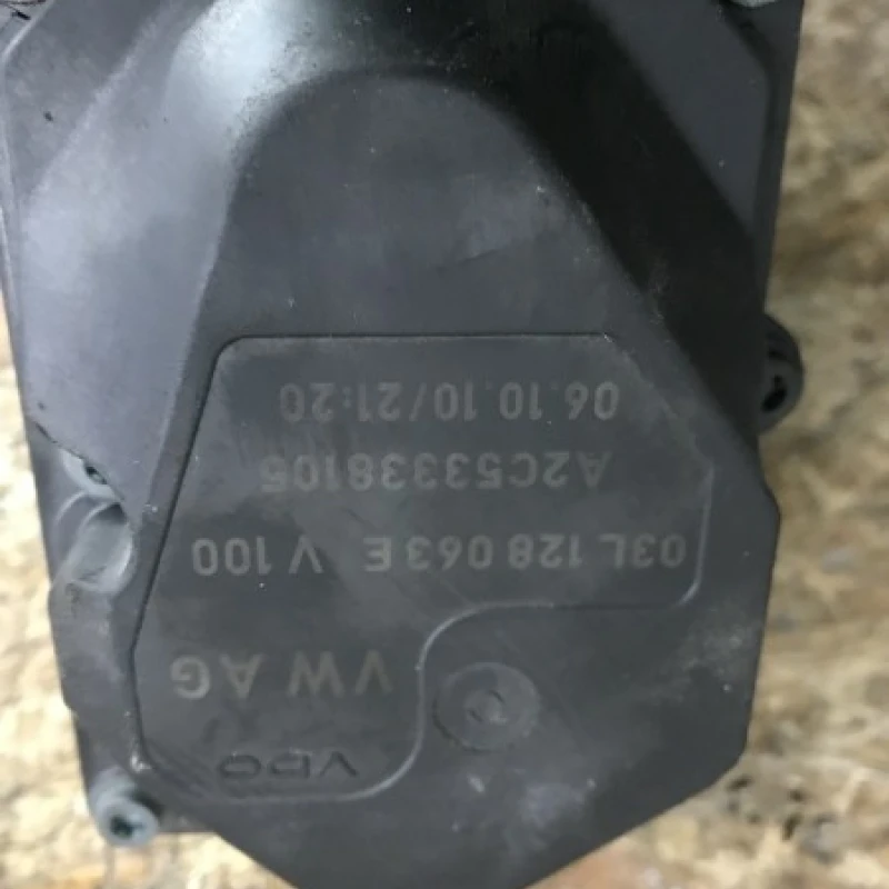 Clapeta acceleratie / Volkswagen Passat B6 2010 / Motor, racire si evacuare